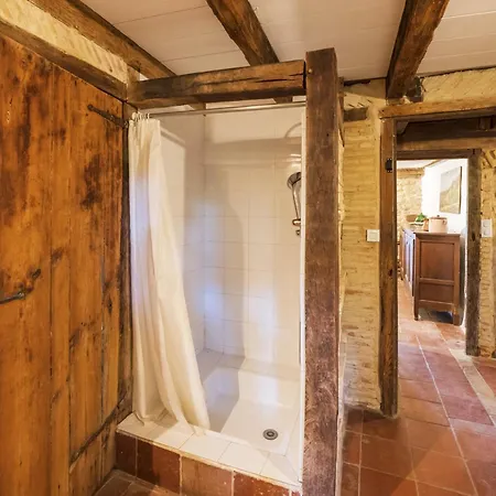 Holiday home Maison De Charme Avec Jacuzzi