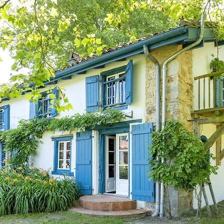Hébergement de vacances Maison De Charme Avec Jacuzzi
