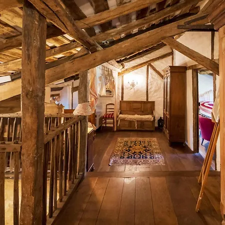 Holiday home Maison De Charme Avec Jacuzzi