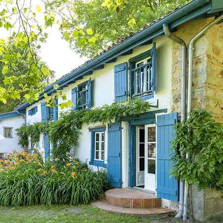 Maison De Charme Avec Jacuzzi Holiday home