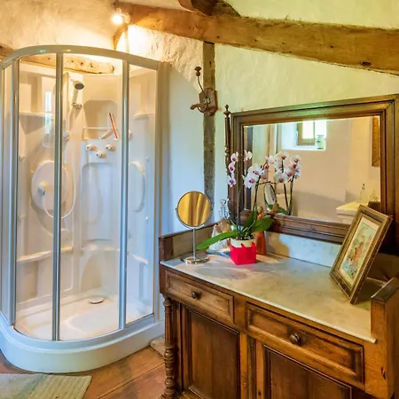 Maison De Charme Avec Jacuzzi Holiday home