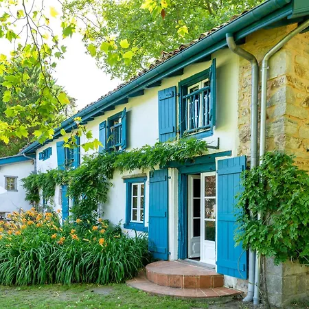 Maison De Charme Avec Jacuzzi Holiday home
